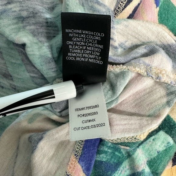 Torrid Palm Print Classic Soft Slub Crew Neck Tee Size‎ 0/LARGE - Picture 8 of 10